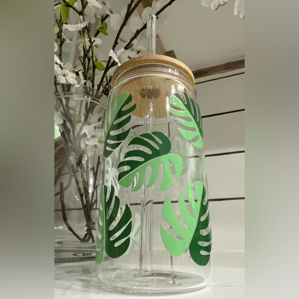 NWT LEAF JUNGLE design beer can glass cup with glass straw, and bamboo lid 16 oz